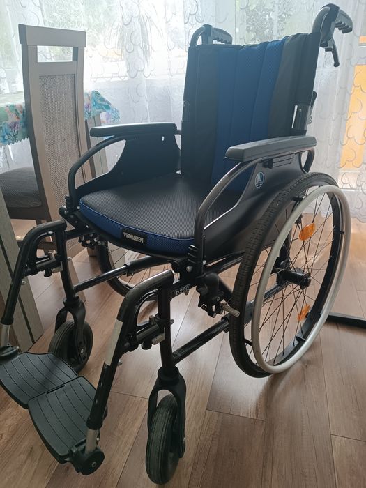 Wózek inwalidzki lekki D200 Split Vermeiren