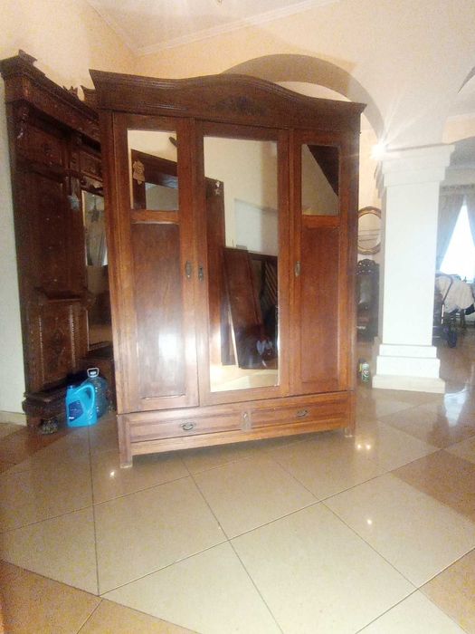 Oryginalna przedwojenna szafa na korytarz z lustrami