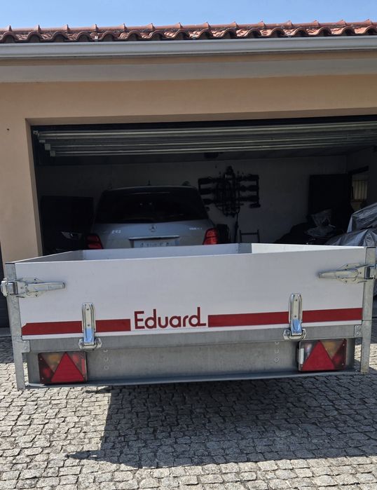 Atrelado de Carga EDUARD | Plataforma 2.50m x 1.50m | 1100kg Carga Útil, com rampas em alumínio.