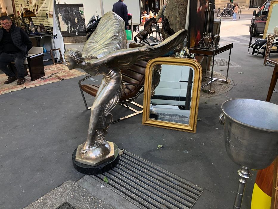 Rolls-Royce Spirit of Ecstasy.