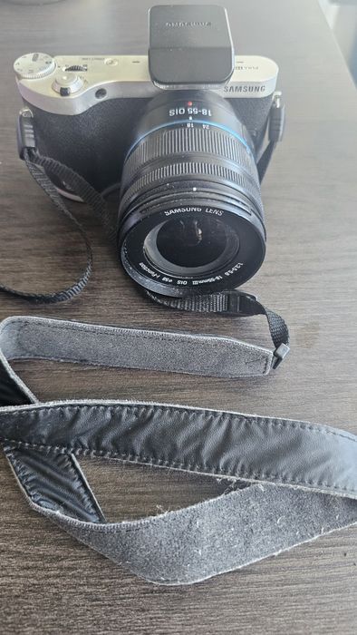 Samsung NX300 + Lente 18-55mm OIS |