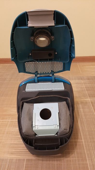 Пилесос LG модель VC3816RU