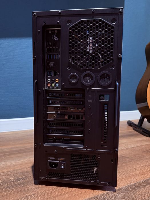 Игровой ПК / ROG red-black сборка / I7 | Maximus VI Gene / 32GB / R9 390 Strix