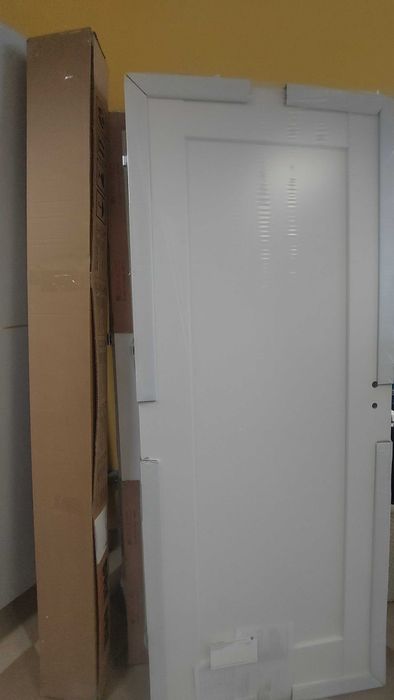 Nowe drzwi wewnętrzne z ościeżnicą