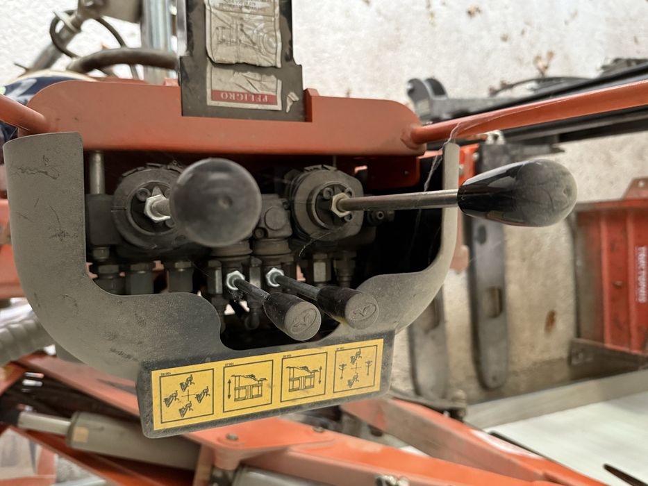 Retroescavadora (Retro) para trator REP260 C/Balde 40