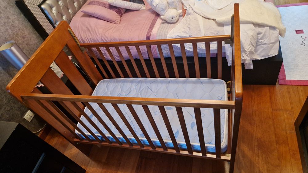Berço em madeira marca Prenino Pauma