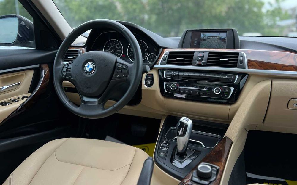 BMW 320 I 2017 року