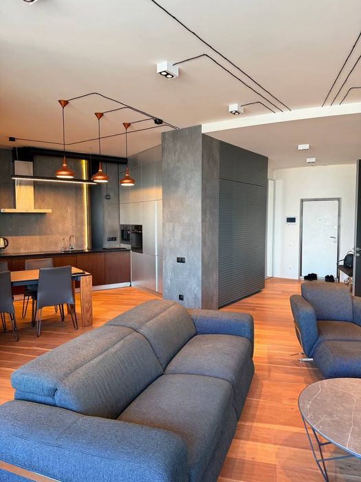 Дизайнерська трикімнатна Євгена Коновальця 26а  ЖК "Skyline"ГЕНЕРАТОР