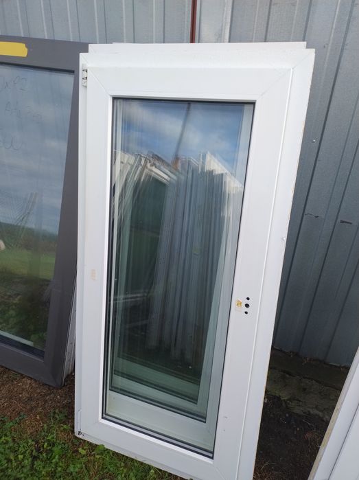 Sprzedam okno używane z Niemiec 136wys67szer UR