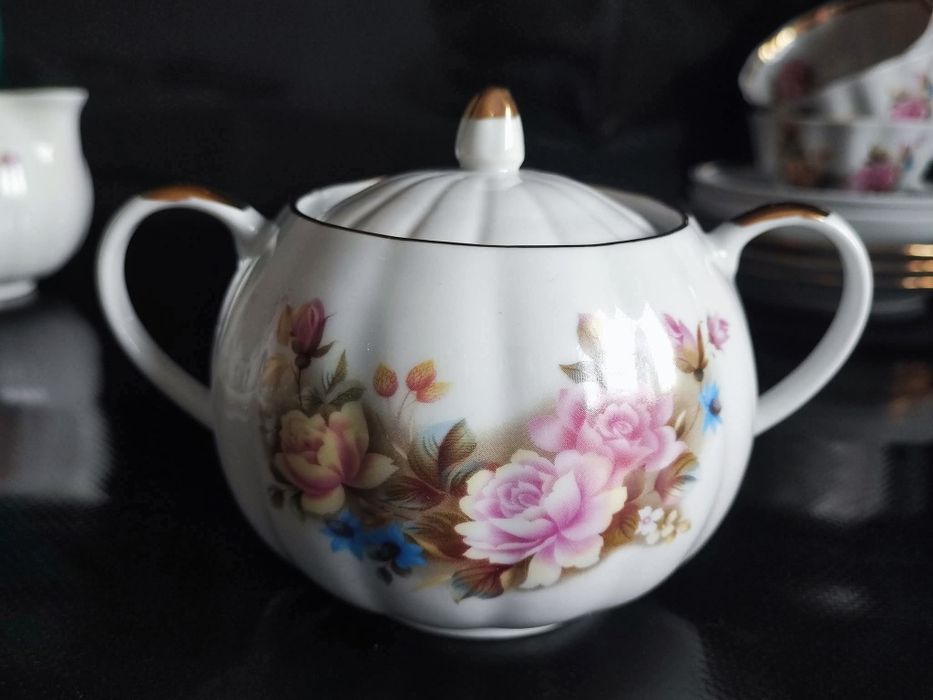 Serwis Porcelanowy Zestaw do herbaty + 2 figurki Dulewo