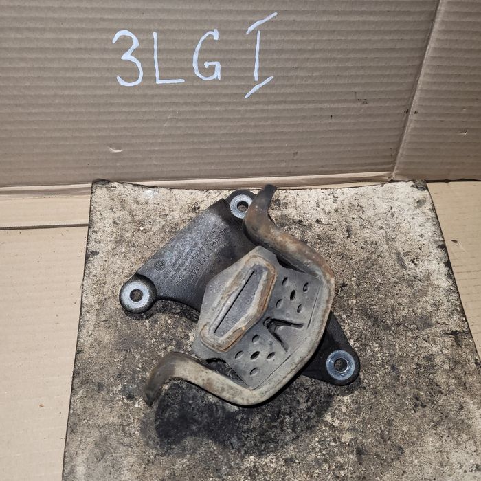 Łapa mocowanie poduszka skrzyni biegów vw T5 1.9TDI 2.5TDI 2006r