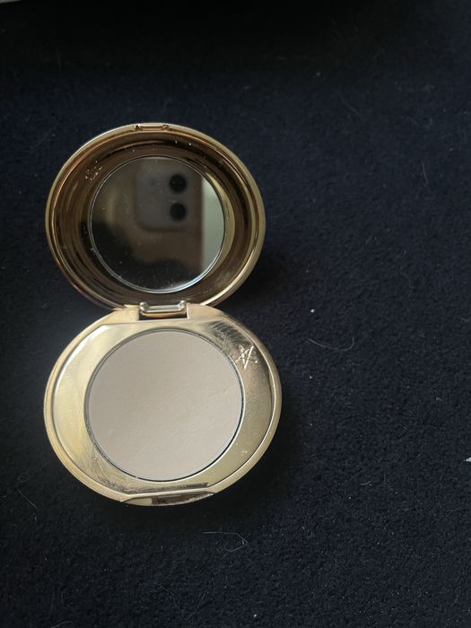 puder z charlotte