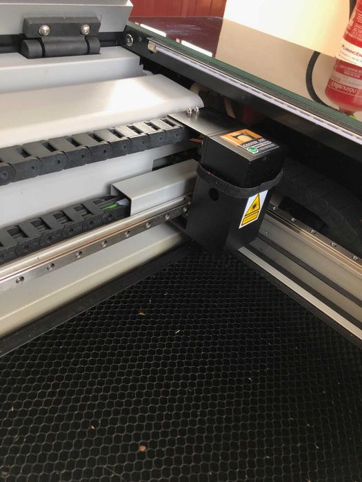 Máquina de Corte e Gravação a Laser