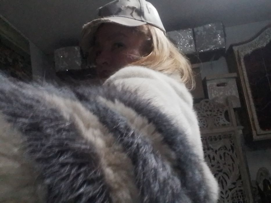 Futro z norek. Jasny kremowy kolor.