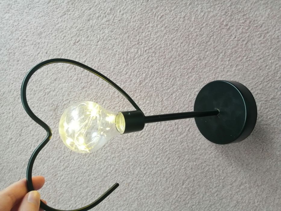 Lampka czarna na baterie, serce