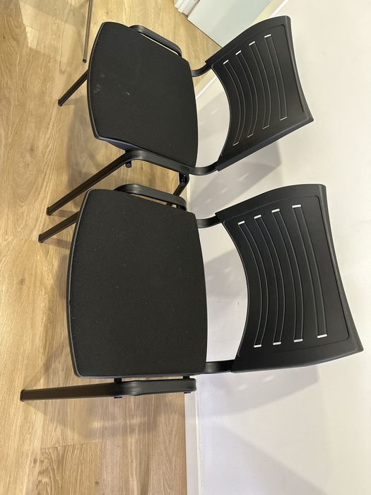 2 cadeiras de escritório pretas