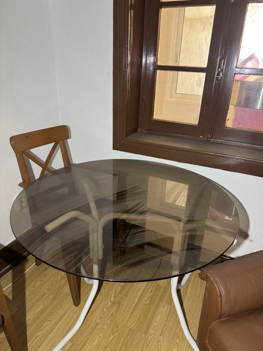 Mesa de vidro para interior ou exterior