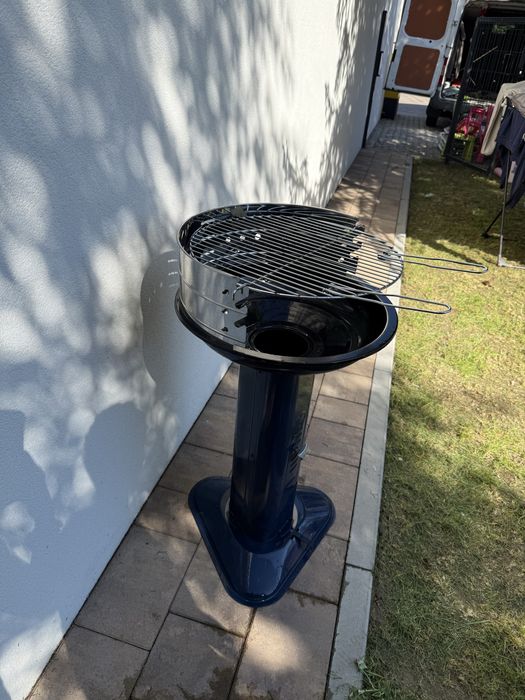 Grill kolumnowy granatowy