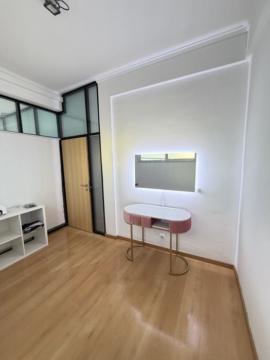 Aluga-se Sala dentro de uma barbearia
