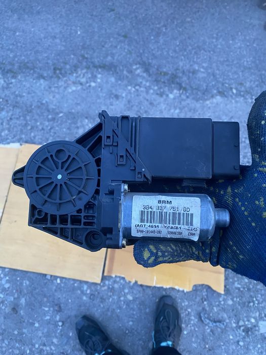 Моторчик склопідіймача на пасат б5