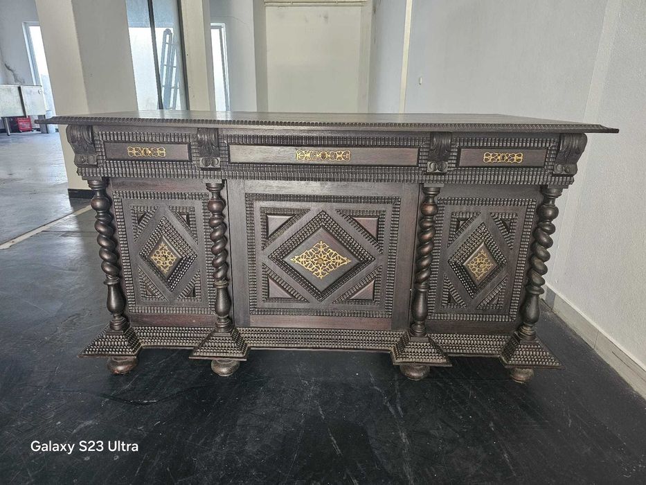 Secretária completa de Advogado com 2 cadeiras e estante.