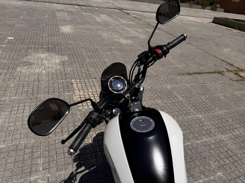 Yamaha XSR 125 2023 – Branca, Excelente Estado, 125cc