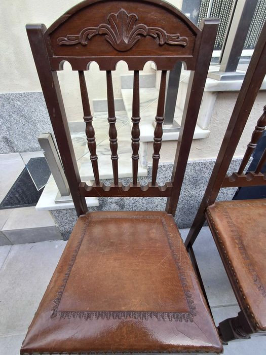 Cadeiras vintage de sala de jantar em madeira e pele trabalhada