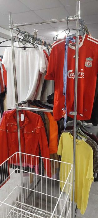 Залишки секондхенду після закриття магазину