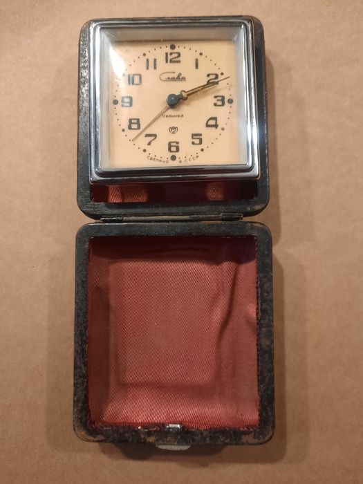 Годинник 2шт вживані.