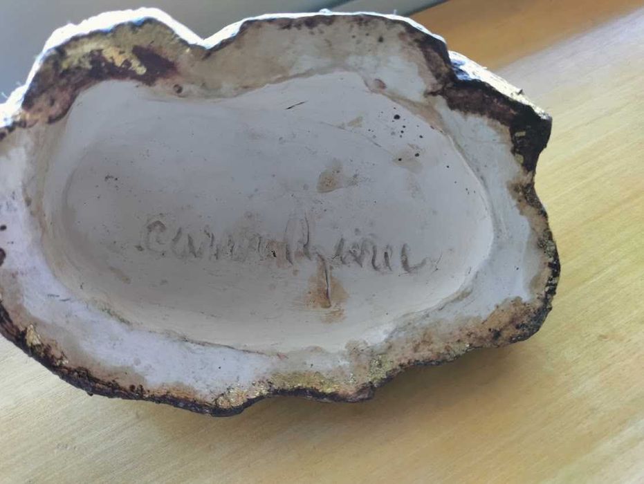 Escultura em Terracota, assinada Carvalheira