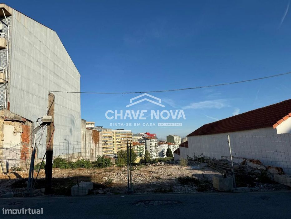 Terreno p/ Construção em Altura c/ Projeto Aprovado