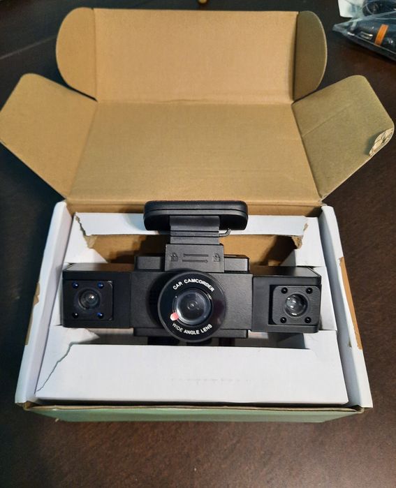 Dash camera automóvel com 3 objetivas