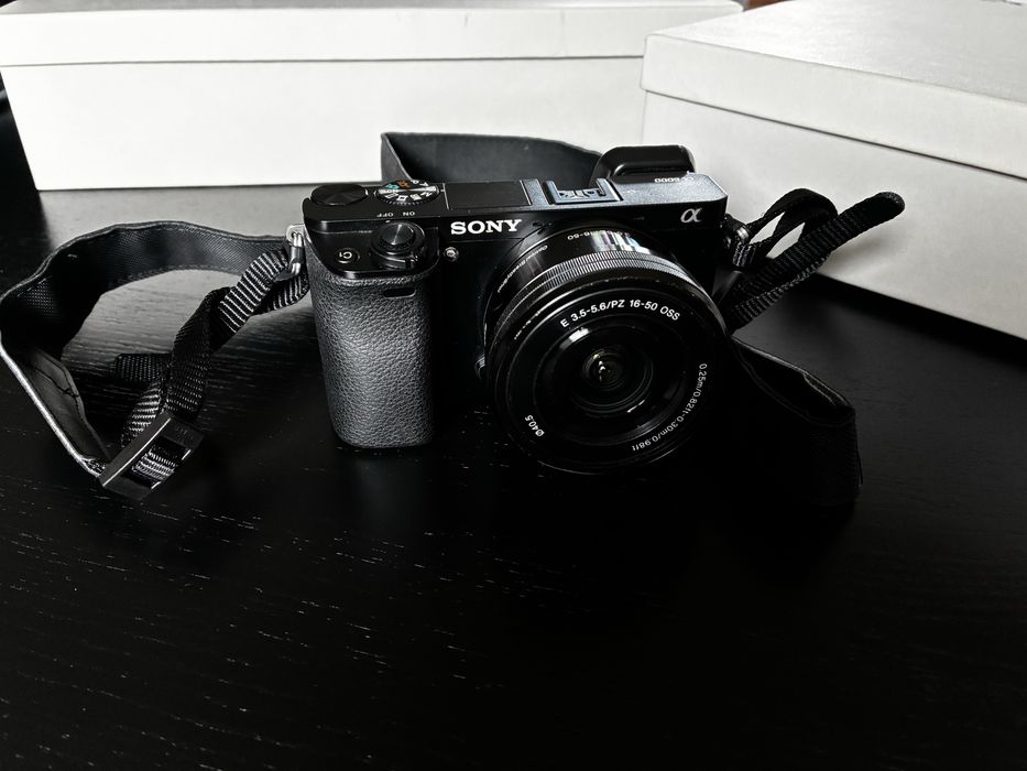 Sony Alpha A6000 + obiektyw 16-50 OSS