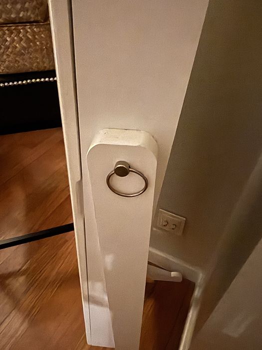 Espelho guarda joias vertical