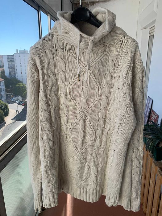 Camisola de Malha Grossa Bege com Gola Alta – Tamanho M – Cable Knit