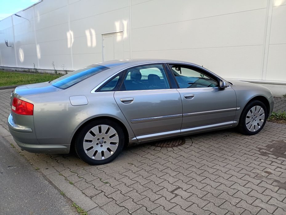 Audi A8 D3 Quatro V8