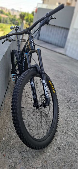 Bicicleta specialized turbo levo  Com estender de 350w sendo assim a bicicleta tem 1050w de bateria