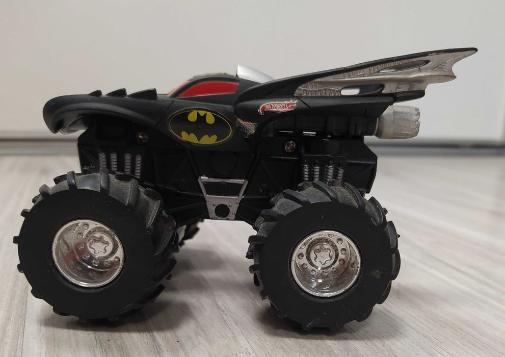 Batmobile MATTEL z 2003 roku