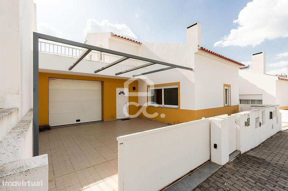 Moradia T3 c/ Quintal, Terraço e Garagem no Loteamento Quinta das Sesm