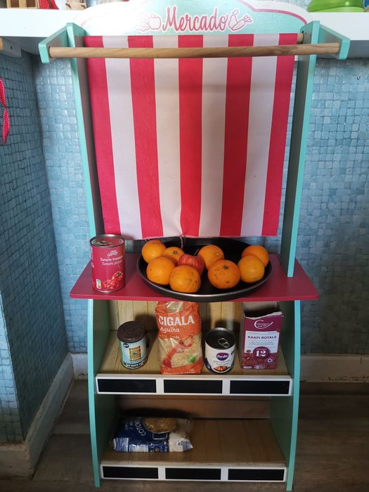 Bancada mini mercado /Teatro crianca