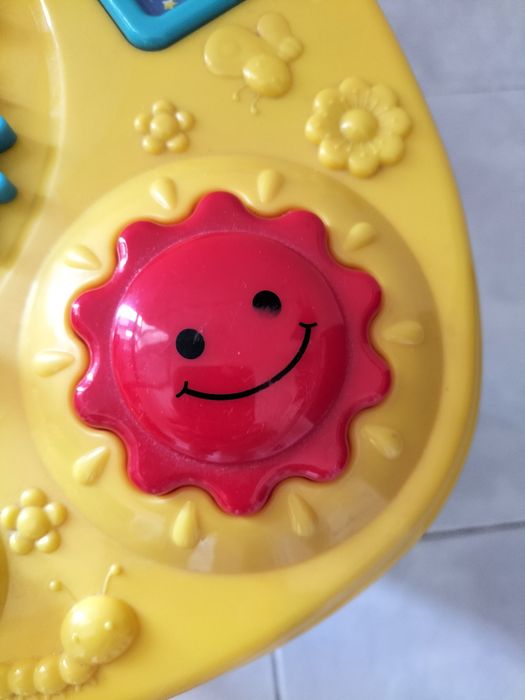 Mesa de actividade para bebé/criança