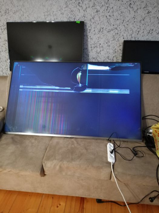 Добрий день продам телевізор з розбитого матрицею65  дюймів.