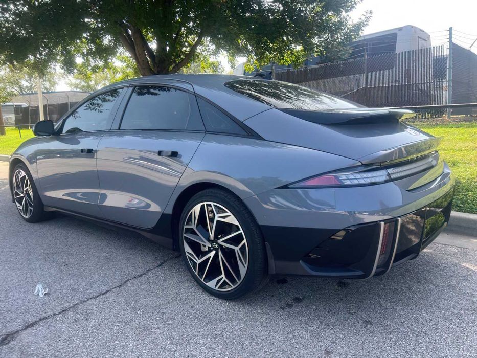 Hyundai Ioniq 6      2024