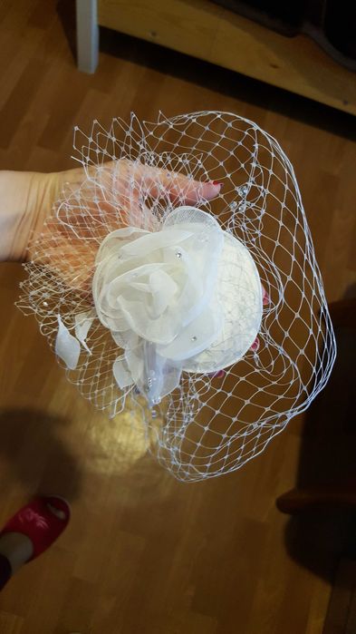 Toczek biały do ślubu