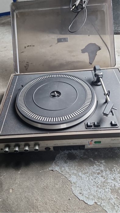 Gira discos com agulha