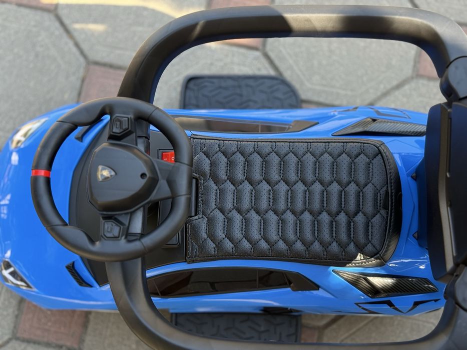 Толокар машинка с ручкой поворотной кожаное сидение музыка Новый