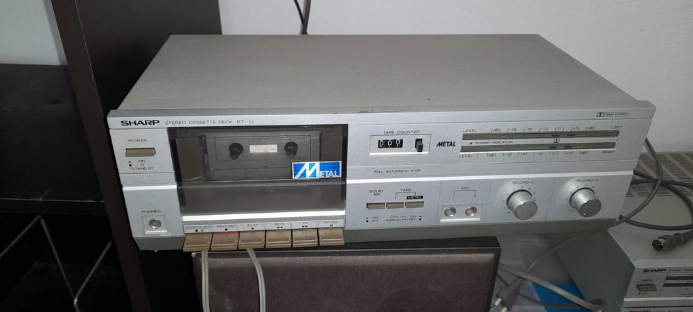 Aparelhagem vintage da Sharp - inclui gira discos