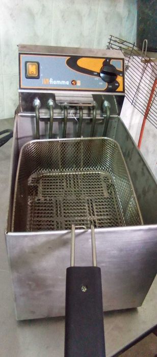 Vendo fritadeira eléctrica, nova, da Marca Fiamma