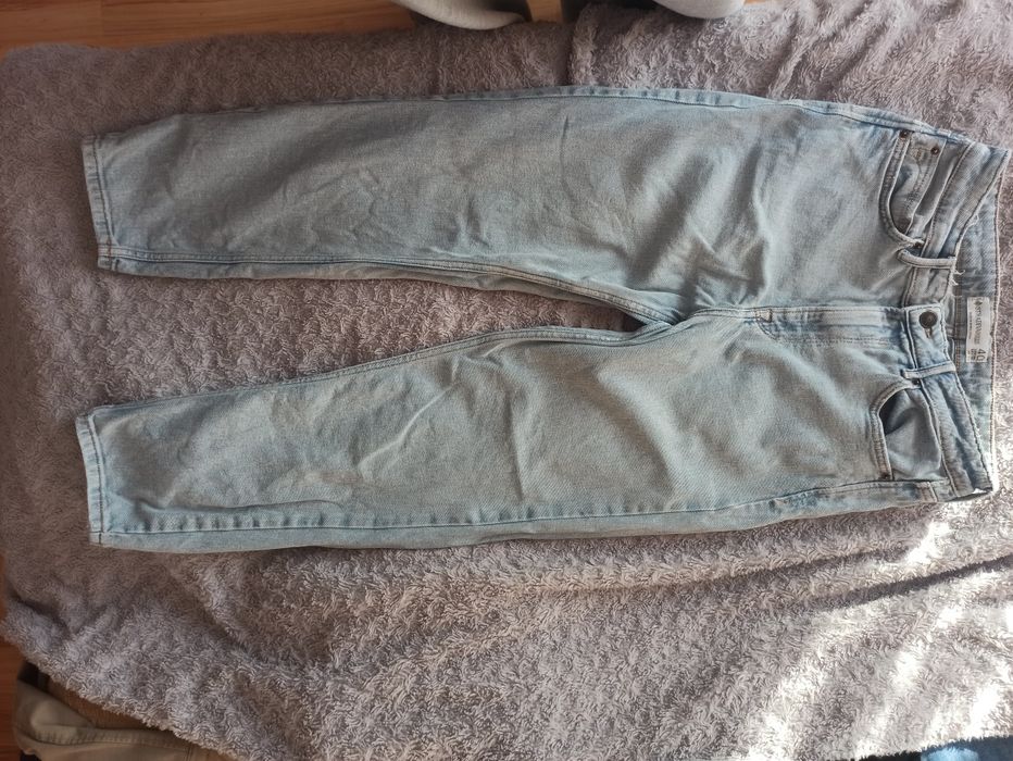 Jeansowe spodnie stradivarius rozmiar 40