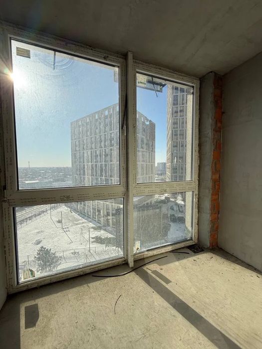 Продаж 1-к 47 м2, без ремонту ЖК Славутич